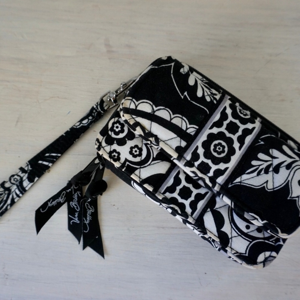 Vera Bradley Wristlet - Picture 6 of 6